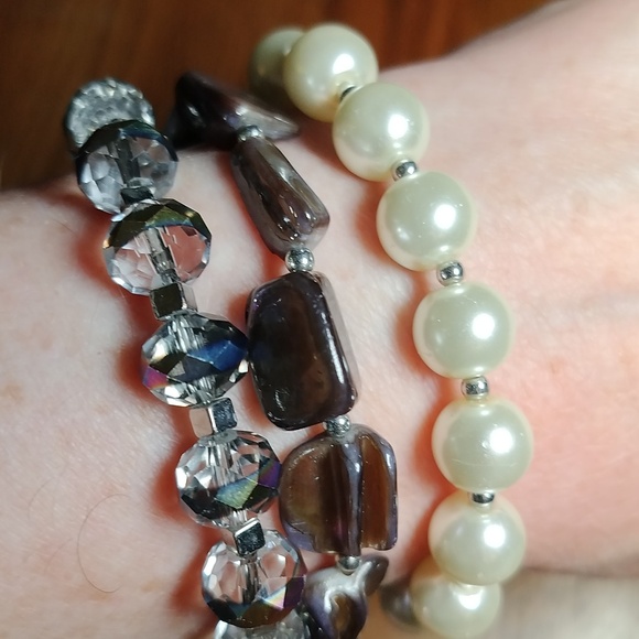 Charming Charlie Bracelet with 3 Strands of Contrasting Beads BRAND NEW - Picture 4 of 10
